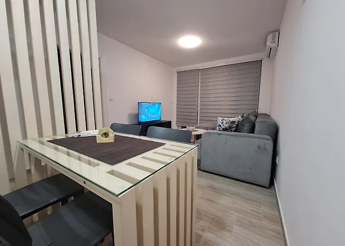 Vukan Srebrno Jezero 公寓 *